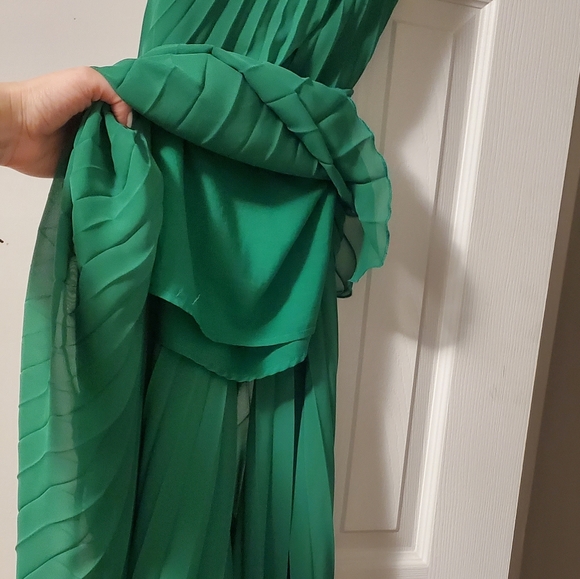 Green long skirt - Picture 3 of 3